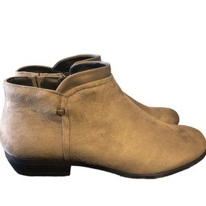 NWOT Comfortview Ankle Boots Brown Zipper Size 8